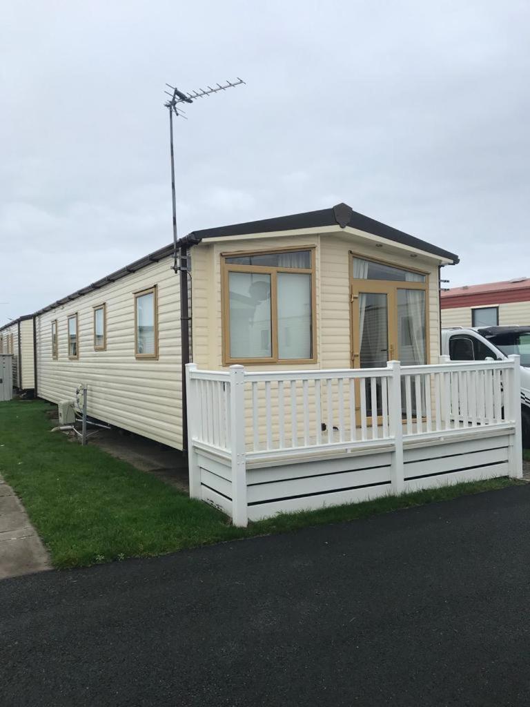Two X 8 Berth Static Caravan On Lyons Robin Hood Rhyl North Wales Meliden Exteriör bild