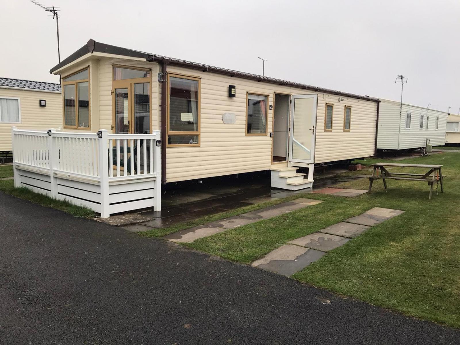 Two X 8 Berth Static Caravan On Lyons Robin Hood Rhyl North Wales Meliden Exteriör bild